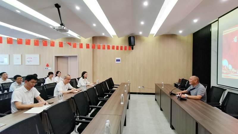 省黨代表、“早上好”書記陳重良為支部黨員上黨課_副本.jpg