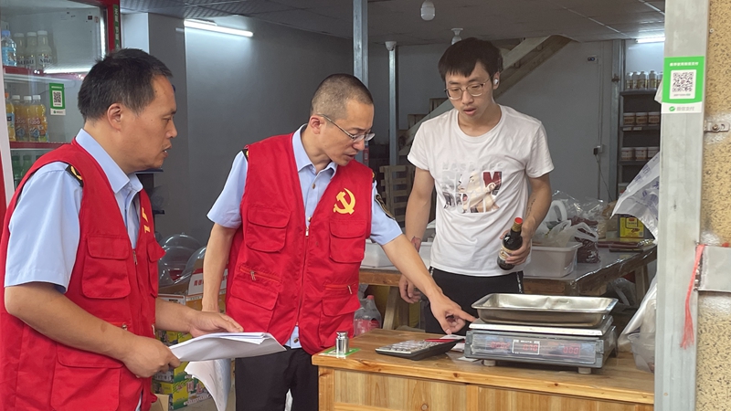 浦江農(nóng)批市場開展“亮出黨員身份，引領(lǐng)誠信經(jīng)營”主題黨日活動